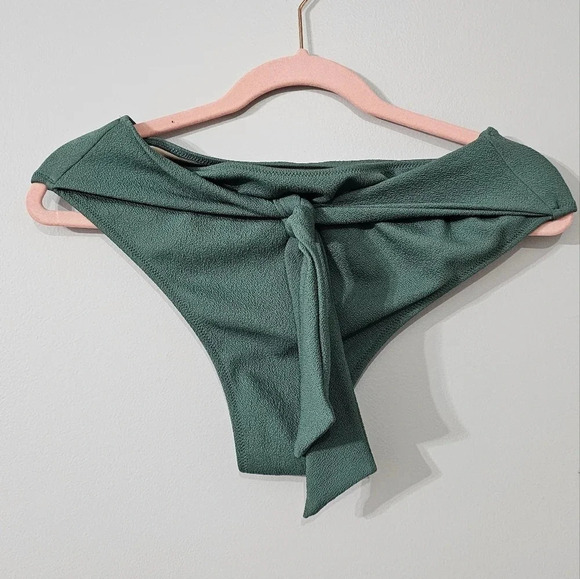 Shade & Shore set Twist-Front Crepe Bandeau Bikini & High Waist Cheeky bottom - Picture 11 of 12